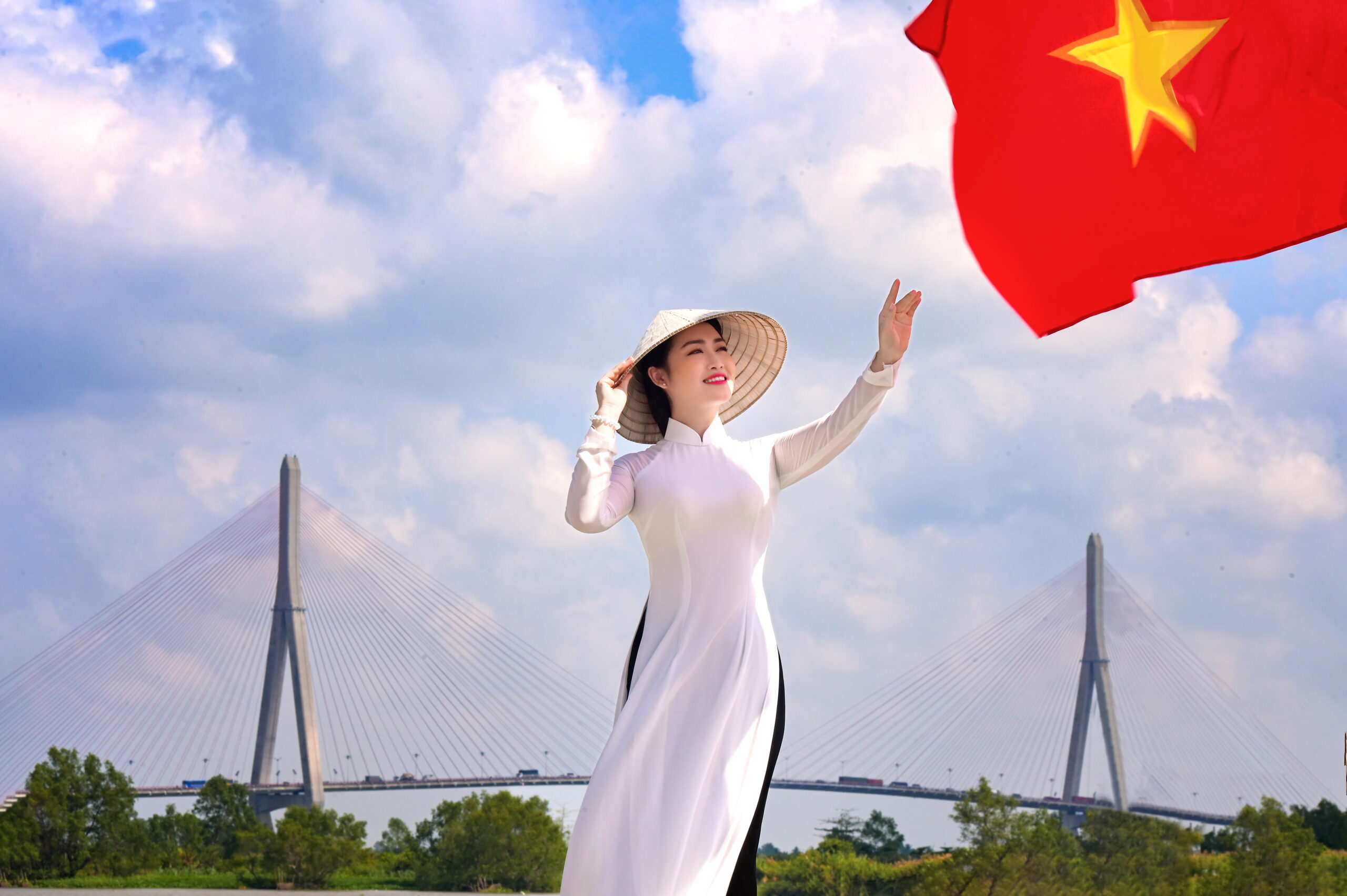 Áo dài truyền thống còn là biểu tượng của tinh thần truyền thống