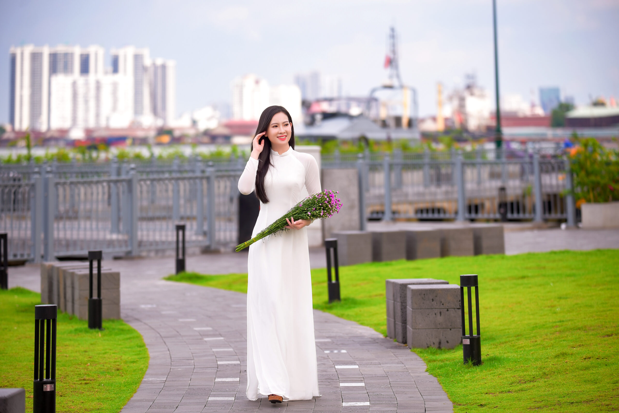 Áo dài truyền thống còn là biểu tượng của tinh thần truyền thống