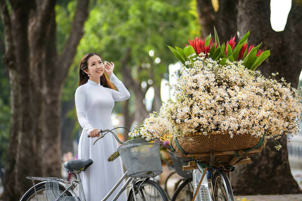 Áo dài truyền thống là biểu tượng của tính cách thanh lịch và tao nhã