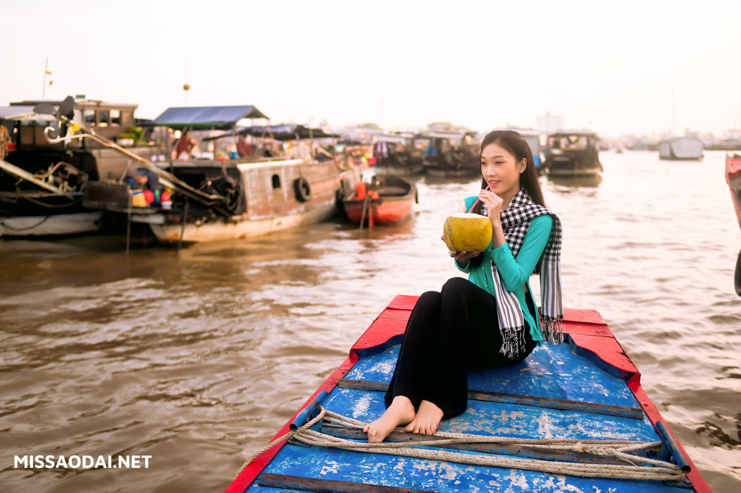 Concept chụp ảnh áo dài ở chợ nổi cái răng tại cần thơ